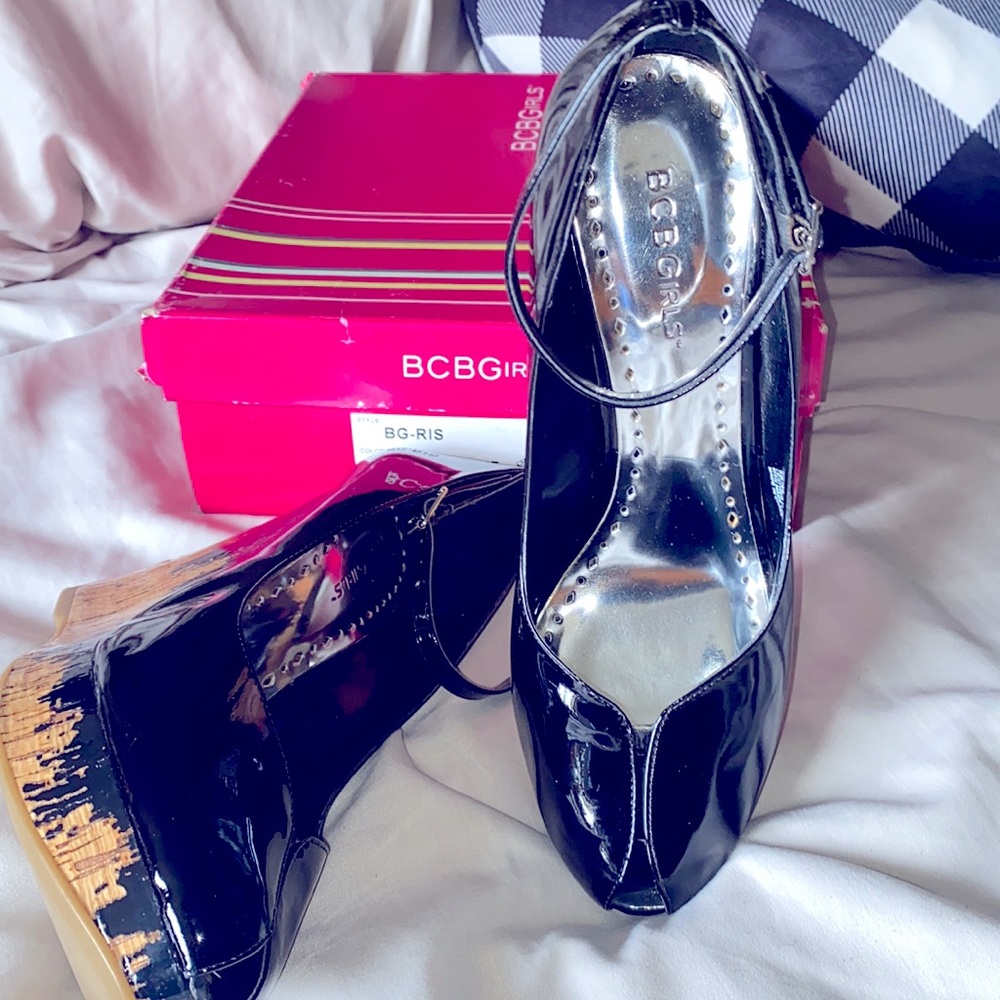 BCBG Girls black patent leather wedge peep toed sandal